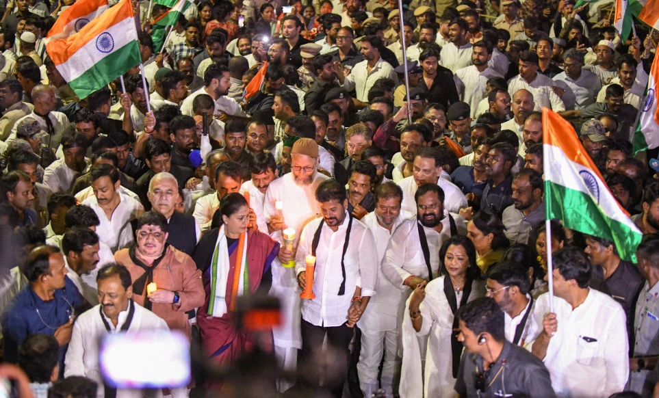 “पाकिस्तान को दो हिस्सों में बांट दीजिए”