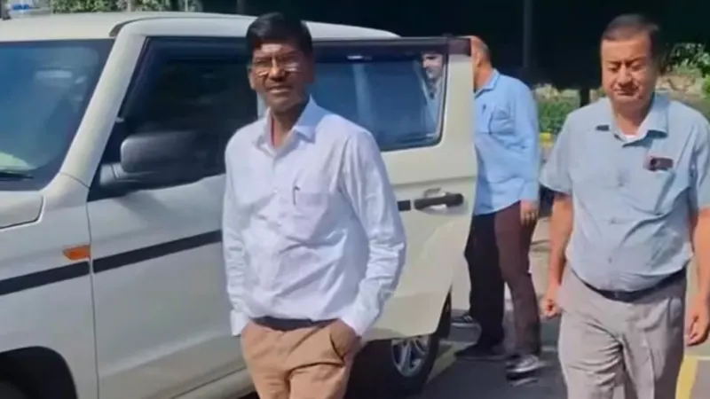 हरियाणा में रिश्वतखोर क्लर्क काबू, 5 हजार मांगी थी रिश्वत हरियाणा में रिश्वतखोर क्लर्क काबू, 5 हजार मांगी थी रिश्वत