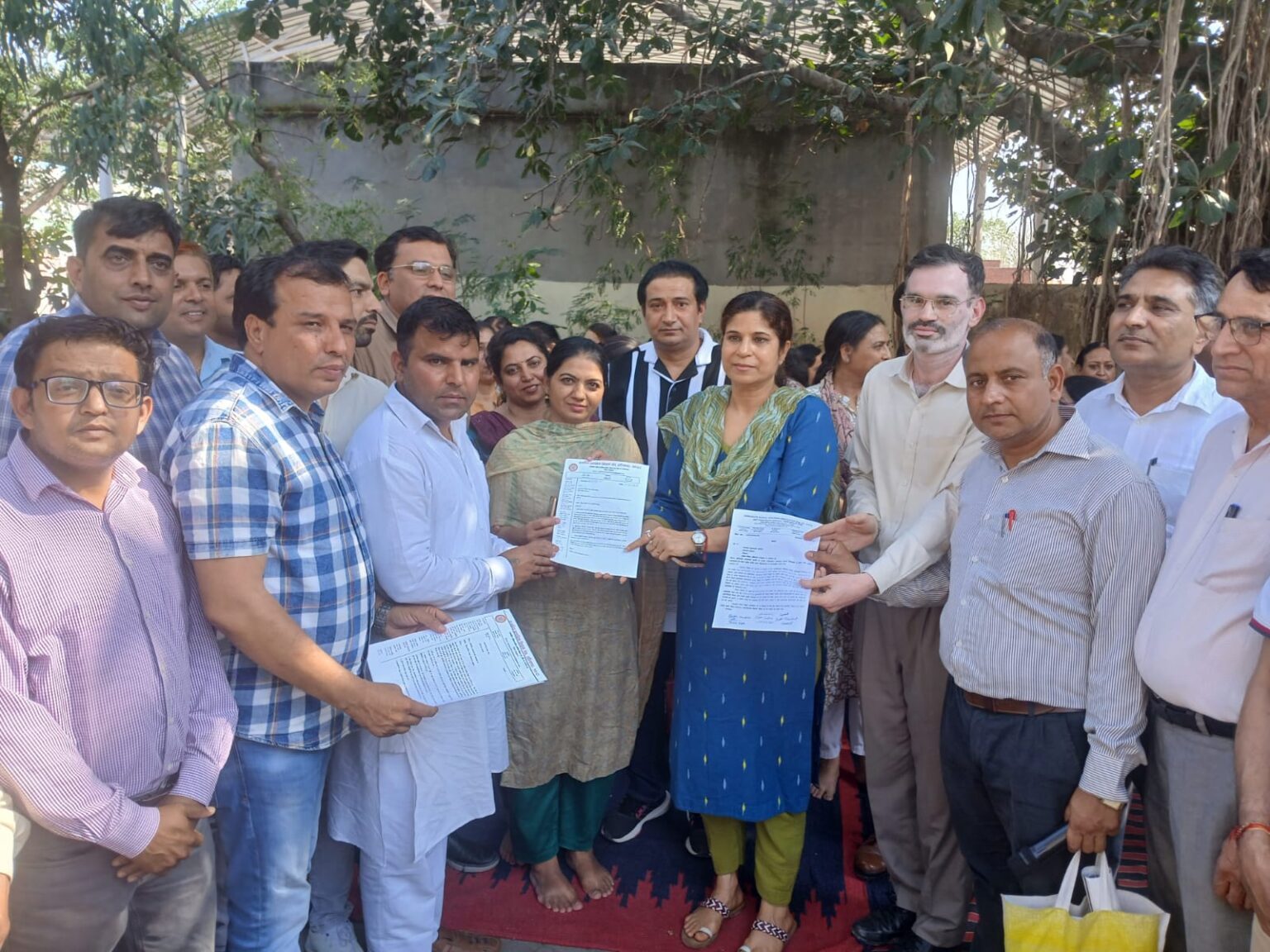 पंचकूला में शिक्षकों ने ऑनलाइन डायरी के खिलाफ किया प्रदर्शन और सौंपा ज्ञापन जिला मौलिक शिक्षा अधिकारी को